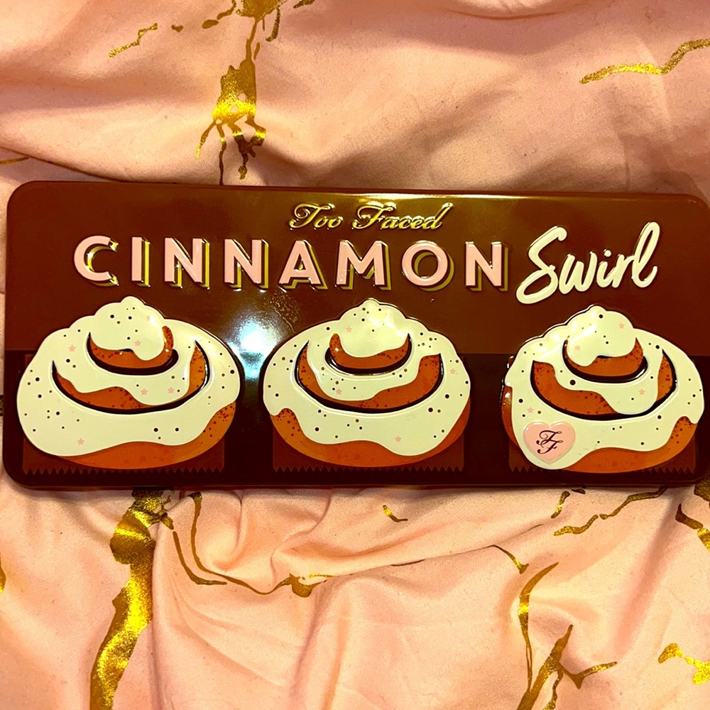 TOO FACED Connamon Swirl Eyeshadow Palette